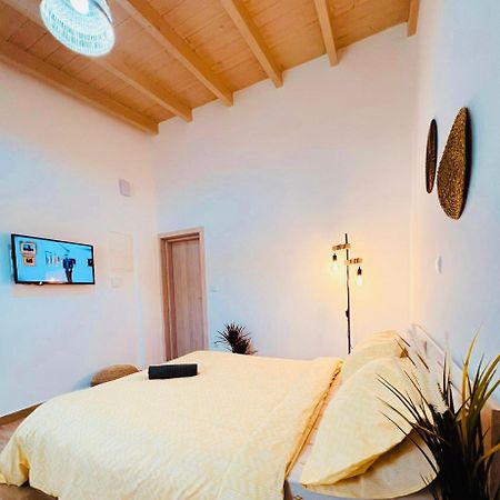 Abuelo Apartment Artemida  Ngoại thất bức ảnh
