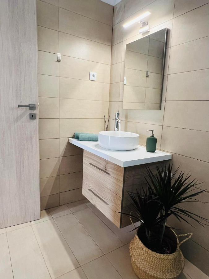 Abuelo Apartment Artemida  Ngoại thất bức ảnh